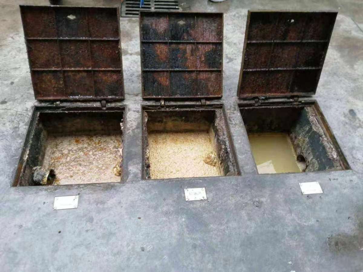 镜铁区清理隔油池-污水池清掏