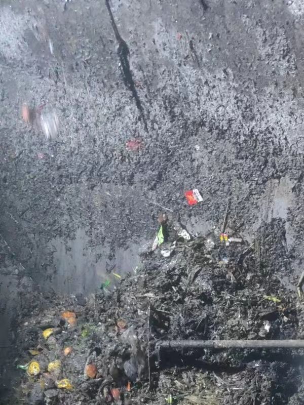 镜铁区污水池清理