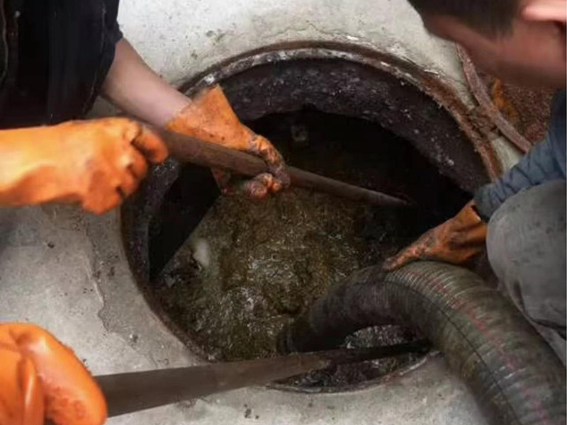 镜铁区化油池、化粪池清理要做哪些安全措施？